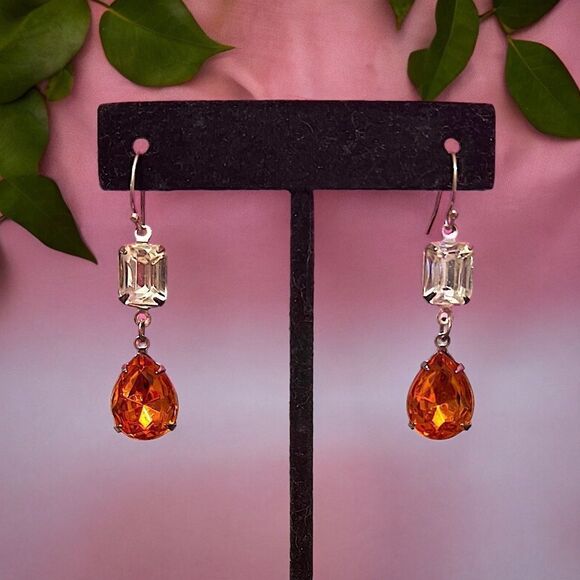 ⭐️3/$25⭐️ Champagne And Clear Rhinestone Silver Tone Dangle Earrings - Picture 1 of 3
